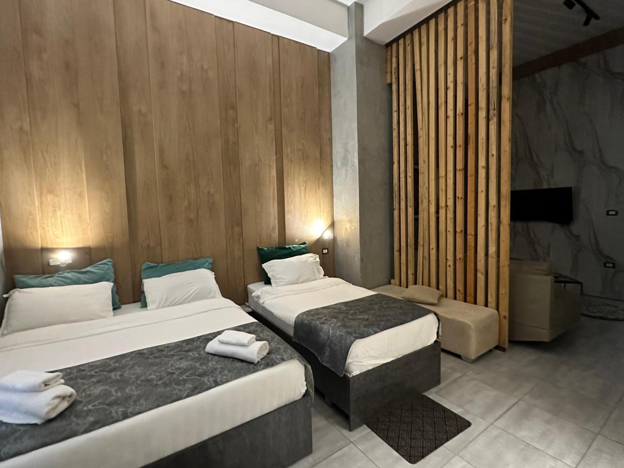 Colombia Apartments&Rooms Durres Bagian luar foto